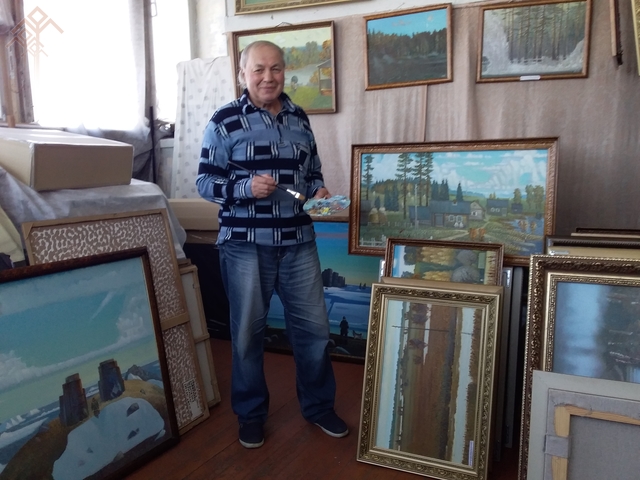 Заслуженный художник ЧР Валерий Северянин (Иванов) в мастерской. Фото автора